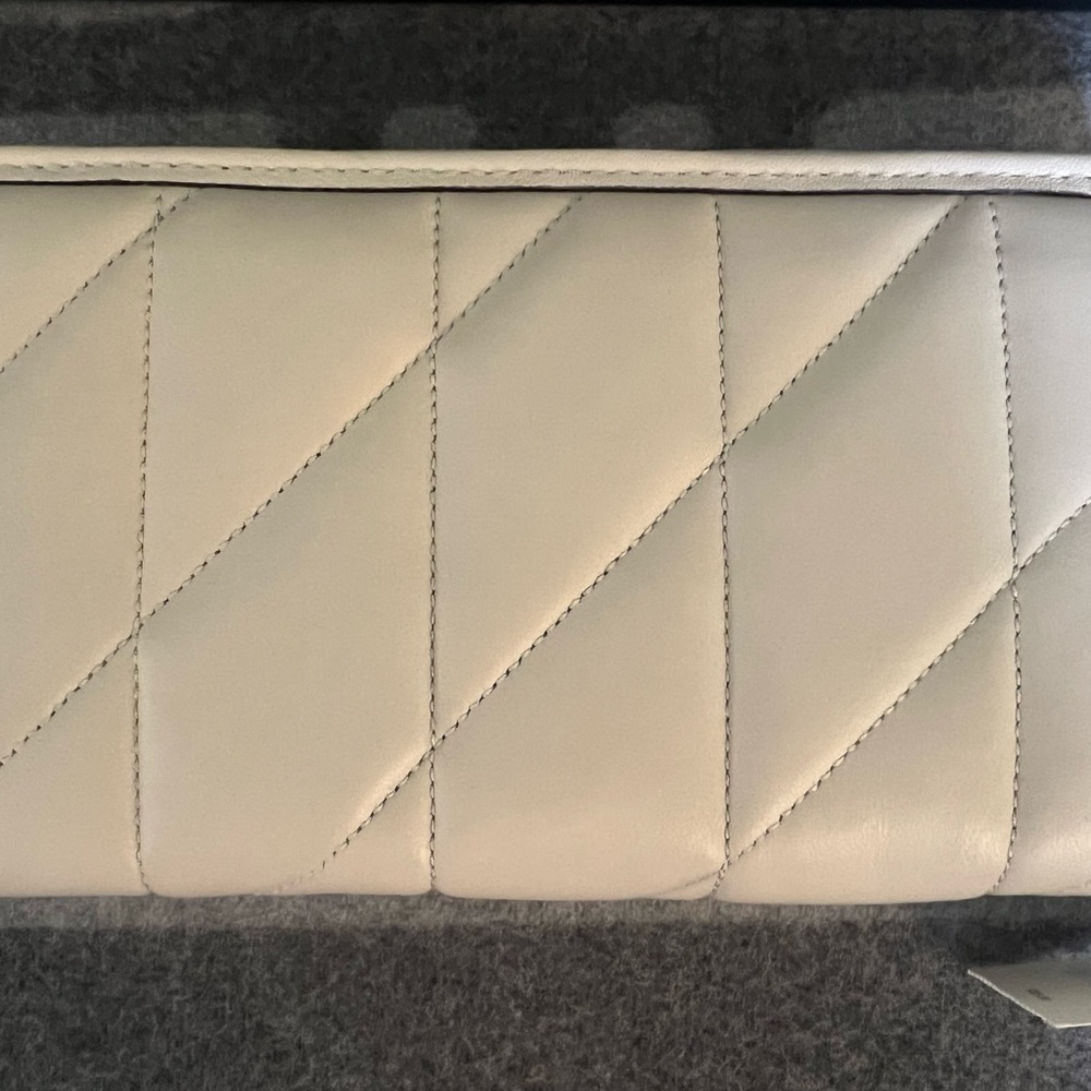 NEW Coach C8570 Quilted Wallet in Chalk - Picture 3 of 5